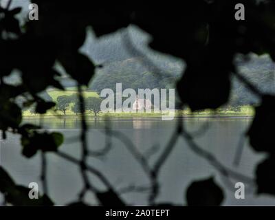Die Kapelle am Ufer des Sees, Bassenthwaite, Nationalpark Lake District, Cumbria, England, Vereinigtes Königreich Stockfoto