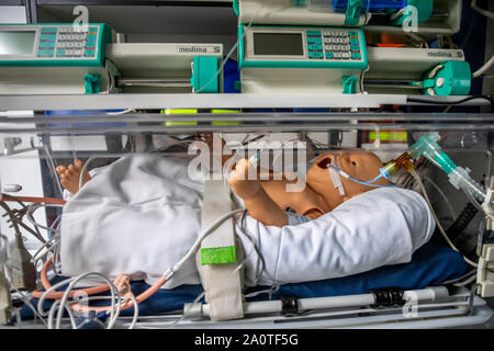 Reanimation box für Säuglinge und Frühgeborene in eine medizinische Ambulanz Stockfoto