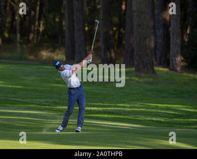 21. September 2019; Wentworth Club, Surrey, England; European Tour Golf, BMW PGA Championship Wentworth, dritte Runde; Henrik Stenson (SWE) einnahmen Schuß am 11. Fairway Stockfoto