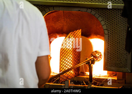 Der traditionellen Glasherstellung von Hand Vetri Artistici, Murano, Italien Stockfoto