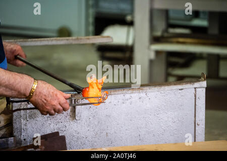 Der traditionellen Glasherstellung von Hand Vetri Artistici, Murano, Italien Stockfoto