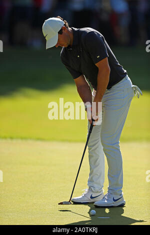 Virginia Water, Großbritannien. 21 Sep, 2019. Rory Mcilroy, konkurrieren in Runde drei der BMW PGA Championship, Golfturnier der European Tour bei Wentworth Golf Club, Virginia Water, Surrey, England. Credit: ESPA/Alamy leben Nachrichten Stockfoto