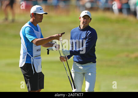 Virginia Water, Großbritannien. 21 Sep, 2019. Rory Mcilroy konkurrieren in Runde drei der BMW PGA Championship, Golfturnier der European Tour bei Wentworth Golf Club, Virginia Water, Surrey, England. Credit: ESPA/Alamy leben Nachrichten Stockfoto