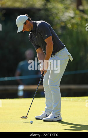 Virginia Water, Großbritannien. 21 Sep, 2019. Rory Mcilroy, konkurrieren in Runde drei der BMW PGA Championship, Golfturnier der European Tour bei Wentworth Golf Club, Virginia Water, Surrey, England. Credit: ESPA/Alamy leben Nachrichten Stockfoto