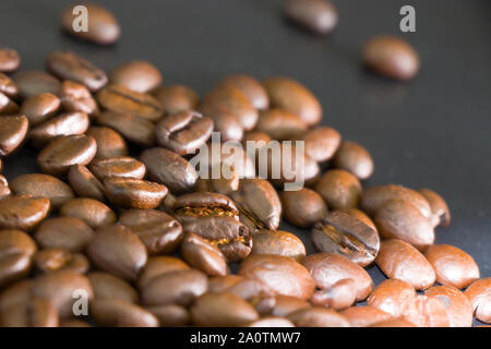 gerösteter Kaffeebohnen können als Hintergrund verwendet werden Stockfoto