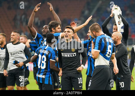 Mailand, Italien - 21 September: Spieler des FC Internazionale ihren Sieg feiern während der Seria ein Match zwischen AC Mailand vs FC Internazionale im Stadio San Siro, Stadio Giuseppe Meazza am 21. September 2019 in Mailand, Italien. Credit: Daniela Porcelli/SPP/Alamy leben Nachrichten Stockfoto