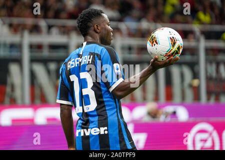 Mailand, Italien - 21 September: Kwadwo Asamoah von FC Internazionale, bevor ein Wurf in der Seria A Match zwischen AC Mailand vs FC Internazionale im Stadio San Siro, Stadio Giuseppe Meazza am 21. September 2019 in Mailand, Italien. Credit: Daniela Porcelli/SPP/Alamy leben Nachrichten Stockfoto