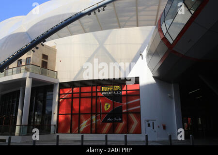 Le Ferrari World. 2010. Parc à thàme. Abu Dhabi. Vereinigte Arabes Unis. /Ferrari World. 2010. Theme Park. Emirat Abu Dhabi. Stockfoto