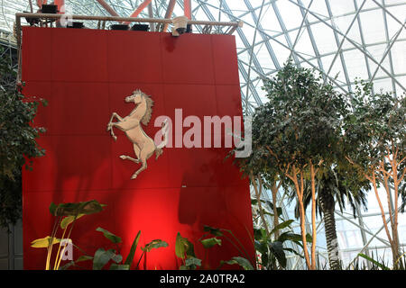 Le Ferrari World. Parc à Thème. Abu Dhabi. Vereinigte Arabes Unis. /Ferrari World. Theme Park. Emirat Abu Dhabi. Stockfoto