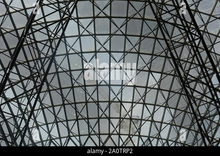 Der Mitte des Daches Trichter. Le Ferrari World. 2010. Parc à Thème. Abu Dhabi. Vereinigte Arabes Unis. Stockfoto