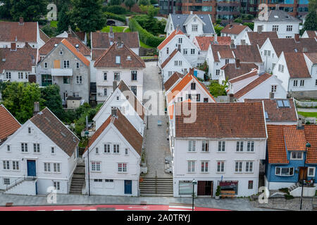 Weiß 18. Jahrhundert Holzhäusern der Altstadt von Stavanger auf der Seite des Vågen Stockfoto