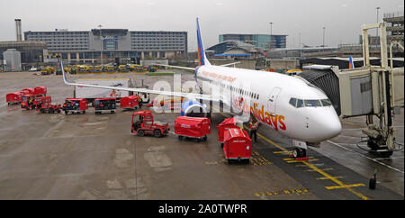 Jet2 Urlaub Düsenflugzeug, Manchester Airport Ringway, North West England, Großbritannien Stockfoto