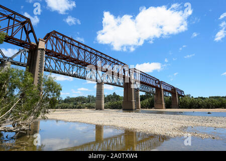 Burdekin River Rail Bridge ist eine denkmalgeschützte ehemalige Eisenbahnbrücke auf der Great Northern Railway über den Burdekin River bei Macrossan, in der Nähe der Charta Stockfoto