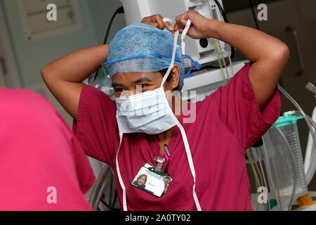 Allgemeine Ansichten von Krankenhauspersonal über ihre Arbeit im Royal Sussex County Hospital in Brighton, East Sussex, UK. Stockfoto