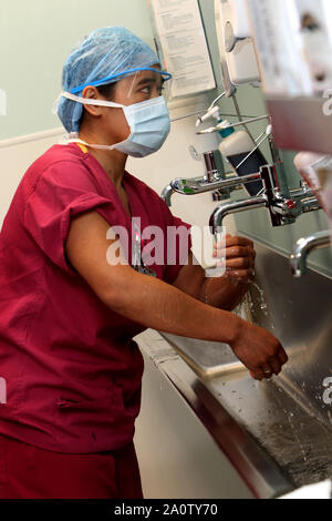 Allgemeine Ansichten von Krankenhauspersonal über ihre Arbeit im Royal Sussex County Hospital in Brighton, East Sussex, UK. Stockfoto