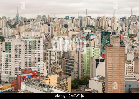 São Paulo von der Copan Gebäude in São Paulo, Brasilien gesehen. Stockfoto