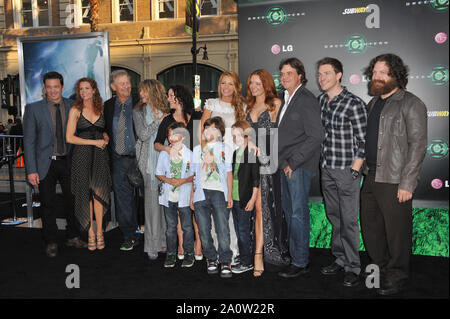 LOS ANGELES, Ca. Juni 15, 2011: Blake Lively & Familie bei der Weltpremiere ihres neuen Films "Green Lantern" am Grauman's Chinese Theater, Hollywood. © 2011 Paul Smith/Featureflash Stockfoto