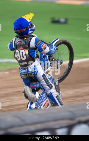 CARDIFF, WALES Leon Madsen feiert seinen britischen GP gewinnen während der ADRIAN FLUX BRITISCHEN FIM SPEEDWAY GRAND PRIX auf dem Fürstentum Stadium, Cardiff am Samstag, den 21. September 2019. (Credit: Ian Charles | MI Nachrichten) Credit: MI Nachrichten & Sport/Alamy leben Nachrichten Stockfoto