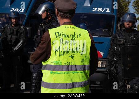 Paris, Frankreich. 21. September 2019. Gelb Protest melden Sie den 'climatchange' Protest in Paris an diesem Samstag Crédit Credit: EDOUARD MONFRAIS/Alamy leben Nachrichten Stockfoto