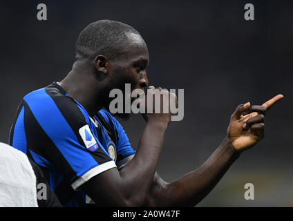 Mailand, Italien. 21 Sep, 2019. Inter Mailand ist Romelu Lukaku feiert sein Ziel während einer Serie ein Fußballspiel zwischen AC Mailand und Inter Mailand in Mailand, Italien, Sept. 21, 2019. Credit: Alberto Lingria/Xinhua/Alamy leben Nachrichten Stockfoto