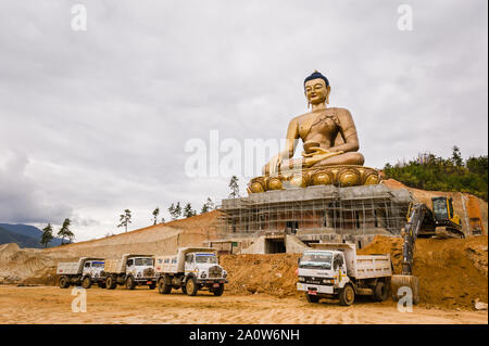 Thimpu, Bhutan, 02. November 2011: Gigantische Buddha Shakyamuni Statue in den Bergen von Bhutan ihr 60-jähriges Jubiläum des Vierten ki feiern gebaut Stockfoto