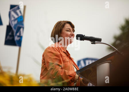 Amy Klobuchar, die ausgeführt wird, um die demokratische Nominierung für das Amt des Präsidenten der Vereinigten Staaten, spricht während der Polk County Steak braten, Samstag, September 21, 2019 unter Wasser funktioniert Park in Des Moines, Iowa. Die steak braten war der größte in der Iowa Geschichte und wurde von 12.000 Demokraten um von Iowa besucht. Das Event zog in der 17 Kandidaten für die demokratische Nominierung für das Amt des Präsidenten der Vereinigten Staaten. Die Iowa Kaukasus sind Montag, 3. Februar 2020 und obwohl keine primäre wird schmaler hinunter das Feld der Kandidaten für das Amt des Präsidenten vor der ersten Wahl primär im Staat New Hampshire Stockfoto