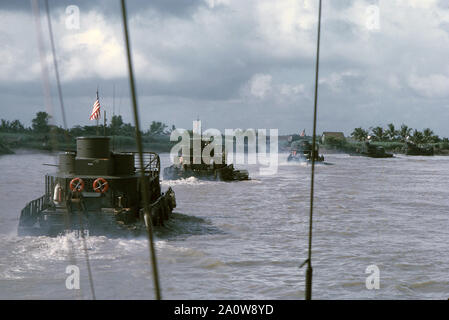 USA Vietnam-Krieg/Vietnam Krieg-ATC gepanzerte Truppentransporter/Tango-Boat Stockfoto