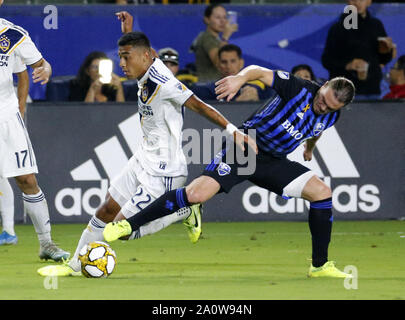 Los Angeles, Kalifornien, USA. 21 Sep, 2019. LA Galaxy Defender Julian Araujo (22) Mias gegen Montreal Impact Mittelfeldspieler Samuel Piette (6) während der 2019 Major League Soccer (MLS) Übereinstimmung zwischen LA Galaxy und Montreal Impact in Carson, Kalifornien, 21. September 2019. Credit: Ringo Chiu/ZUMA Draht/Alamy leben Nachrichten Stockfoto