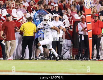 September 21, 2019: San Jose State Empfänger Jesaja Heiligkeit #1 heads up dem Nebenerwerb. San Jose State besiegt Arkansas 31-24 in Fayetteville, AR, Richey Miller/CSM Stockfoto