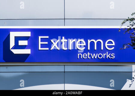 Sep 19, 2019 San Jose/CA/USA - Extreme Networks Logo an ihrem Hauptsitz im Silicon Valley; Extreme Networks fertigt verdrahtete und drahtlose Net Stockfoto