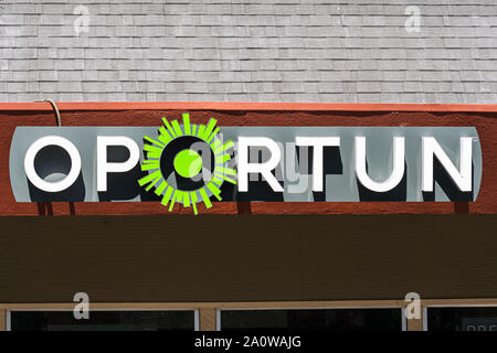 Sep 19, 2019 San Jose/CA/USA - Oportun Zeichen in einer Geschäftsstelle in South San Francisco Bay Area; Oportun Financial Corporation bietet Hypothek Finanzierung Stockfoto