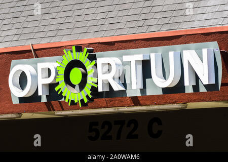 Sep 19, 2019 San Jose/CA/USA - Oportun Zeichen in einer Geschäftsstelle in South San Francisco Bay Area; Oportun Financial Corporation bietet Hypothek Finanzierung Stockfoto