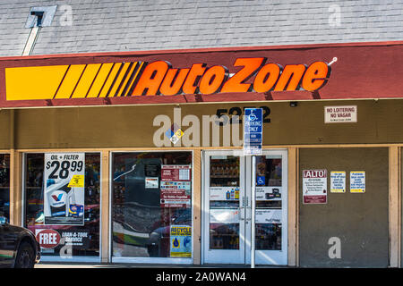 Sep 12, 2019 San Jose/CA/USA - AutoZone store in der San Francisco Bay Area; AutoZone, Inc. ist der größte Händler von Aftermarket Automotive Teile ein Stockfoto