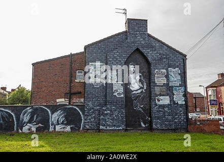 Embargo auf 0001 am Montag, dem 23. September ein Wandgemälde der Beatles Features auf der Seite von einem Haus in Liverpool. Die Straßen der Stadt, mit Ausbrüchen von Farbe umgewandelt worden, als Künstler, die ihre Spuren. Stockfoto