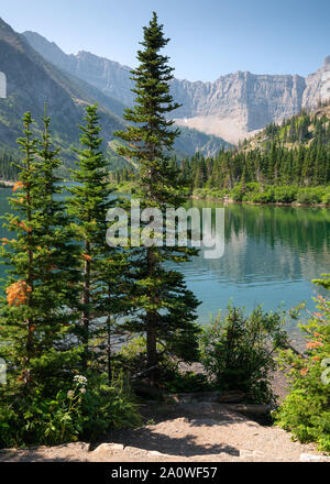 Bertha See, Landschaft des Waterton Lakes National Park mit blauem Himmel, Alberta, Kanada Stockfoto