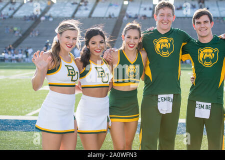 Houston, TX, USA. 21 Sep, 2019. Baylor Bears Cheerleader vor ein NCAA Football Spiel zwischen der Baylor Bears und den Reis Eulen am Rice Stadium in Houston, TX. Baylor gewann das Spiel von 21 auf 13. Trask Smith/CSM/Alamy leben Nachrichten Stockfoto