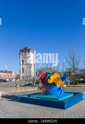 Bunte Blume Skulptur und Kletterwand in Gronau, Deutschland Stockfoto