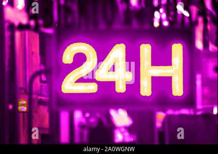 24 Stunden Anzeige Öffnen in Markt, Apotheke, hotel, Tankstelle, Tankstelle und damit Sie wissen, wann dieses Geschäft geöffnet ist Stockfoto