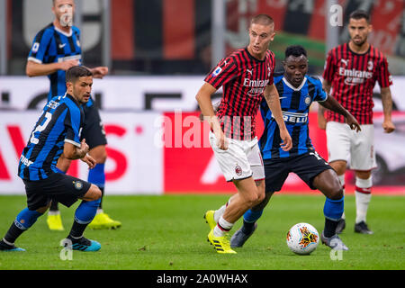 Andrea Conti (Mailand) Kojo Kwadwo Asamoah (Inter-) Stefano Sensi (Inter) während Erie der Italienischen eine "Übereinstimmung zwischen Mailand 0-2 Inter zu Giuseppe Meazza Stadion am 21. September 2019 in Mailand, Italien. Credit: Maurizio Borsari/LBA/Alamy leben Nachrichten Stockfoto