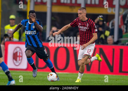 Kojo Kwadwo Asamoah (Inter-) Andrea Conti (Mailand) während Erie der Italienischen eine "Übereinstimmung zwischen Mailand 0-2 Inter zu Giuseppe Meazza Stadion am 21. September 2019 in Mailand, Italien. Credit: Maurizio Borsari/LBA/Alamy leben Nachrichten Stockfoto