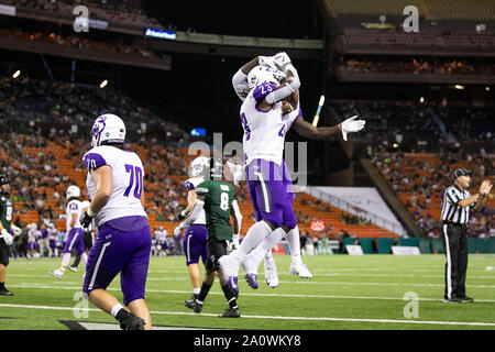 September 21, 2019 - Central Arkansas Bears zurück läuft, Carlos #23 Blackman feiert mit seinem Team nach einen Touchdown während der Aktion zwischen den Hawaii Rainbow Warriors und der Universität von Central Arkansas Bären am Aloha Stadium in Honolulu, HI. - Glenn Yoza/CSM Stockfoto