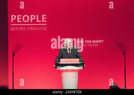 Brighton, UK. 22 Spet 2019. Welsh Labour Party Chef Mark Drakeford sprechen auf der großen Bühne von der Labour Party, jährliche Konferenz 2019 Credit: Alan Beastall/Alamy Leben Nachrichten. Stockfoto