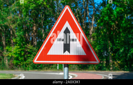 Niederländische Verkehrszeichen: Kreuzung mit Priorität Stockfoto