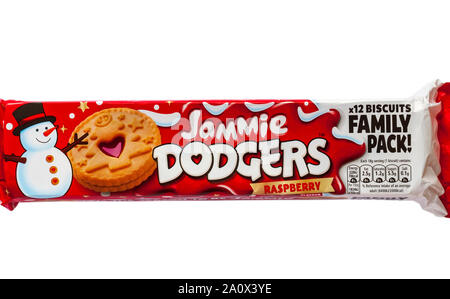 Paket von Jammie Dodgers Himbeeraroma tis die Jahreszeit jammie zu family pack Kekse Cookies auf weißem Hintergrund eingestellt werden. Stockfoto