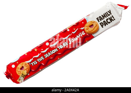 Paket von Jammie Dodgers Himbeeraroma tis die Jahreszeit jammie zu Family Pack auf weißem Hintergrund isoliert werden. Stockfoto