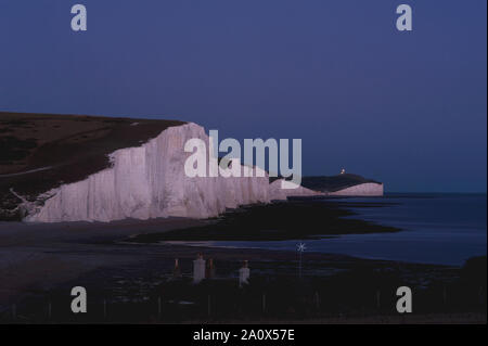 Frieden Statue, Brighton, England 2018. Die Statue in Brighton, England zeigt ein 'Engel des Friedens', eine Kugel und einen Olivenzweig. Stockfoto