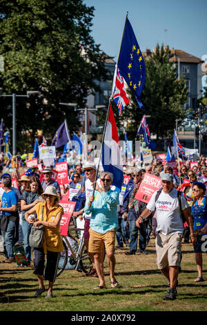 Das Vertrauen, das die Leute März in Brighton am Nachmittag: Stockfoto