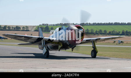 WW 2 Republic P-47D Thunderbolt Flying Display am IWM Duxford 2019 die Schlacht um England air show, Cambridgeshire, England, Großbritannien Stockfoto