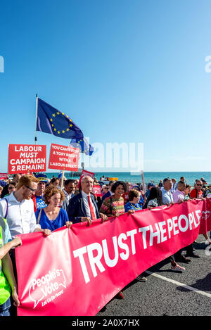 Das Vertrauen, das die Leute März in Brighton am Nachmittag: Stockfoto