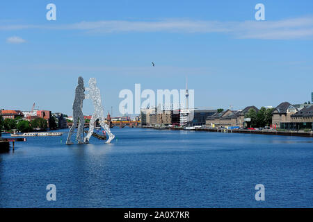 BERLIN, DEUTSCHLAND, Berlin. Deutschland. Molecule man Skulptur des amerikanischen Künstlers Jonathan Borofsky an der Spree, Treptower, deutschland, europa, Stockfoto